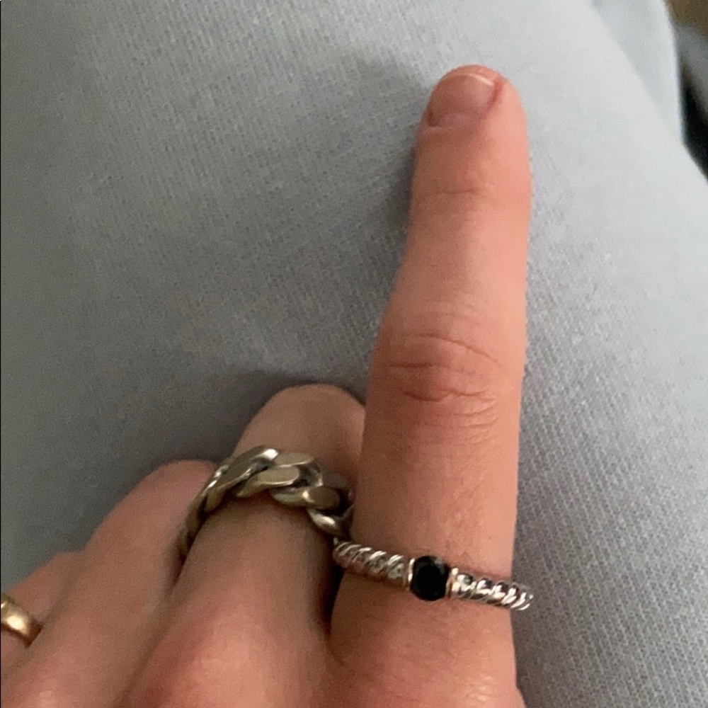 Twisted rope ring